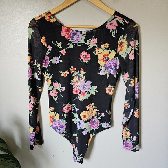 NEW WITH TAGS WAYF FLORAL SCOOP BACK FLORAL SHEER SLEEVES BODYSUIT SIZE SMALL - Picture 1 of 11